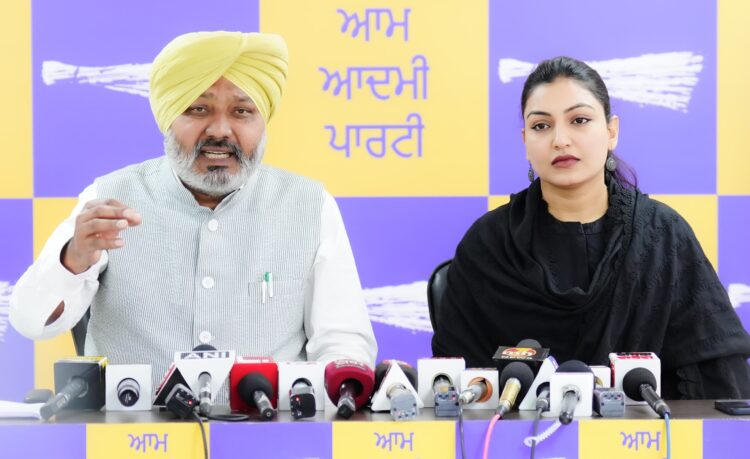 गिरफ्तार करने की योजना बना रहें : आप