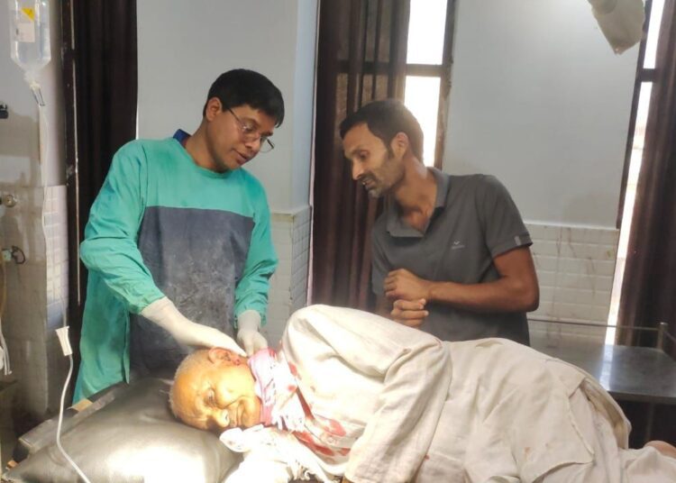 आरा कोर्ट के पास हत्या आरोपी पर फायरिंग, पेशी पर पहुंचे बुजुर्ग के कान