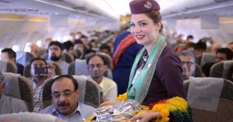 कनाडा से लापता हुई पाक एयर हॉस्टेस, कमरे में मिली यूनिफॉर्म और Thank You PIA लिखा नोट, क्या है वजह 1 pak airhostess 0