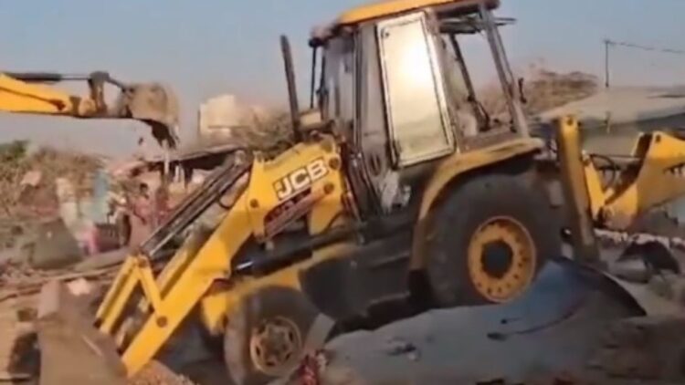 108 मजारें ध्वस्त, अभी और चलेगा 'दादा' का बुलडोजर...गृह मंत्री का बड़ा बयान