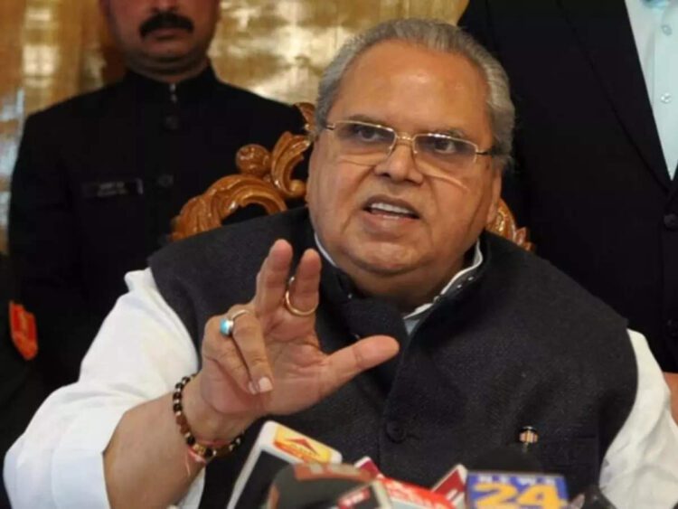 जम्मू-कश्मीर के पूर्व राज्यपाल पर CBI का ऐक्शन