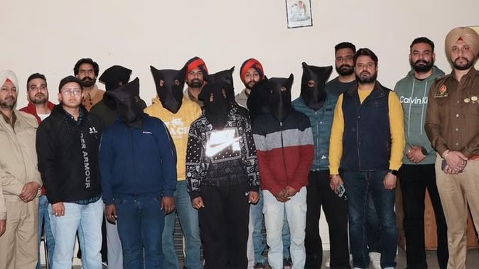 पुलिस को बड़ी सफलता, लारेंस बिश्नोई गैंग के 8 सदस्य गिरफ्तार 1 पुलिस को बड़ी सफलता, लारेंस बिश्नोई गैंग के 8 सदस्य गिरफ्तार