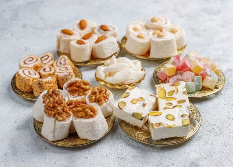 ट्रेडिशनल स्वीट्स की बजाय इस बार होली पर बनाएं ये मिठाइयां, हर कोई करेगा तारीफ