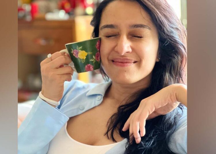 नींबू समेत इन 4 हर्बल टी की डालें आदत, शरीर में 1 हफ्ते में दिखने लगेगा असर!