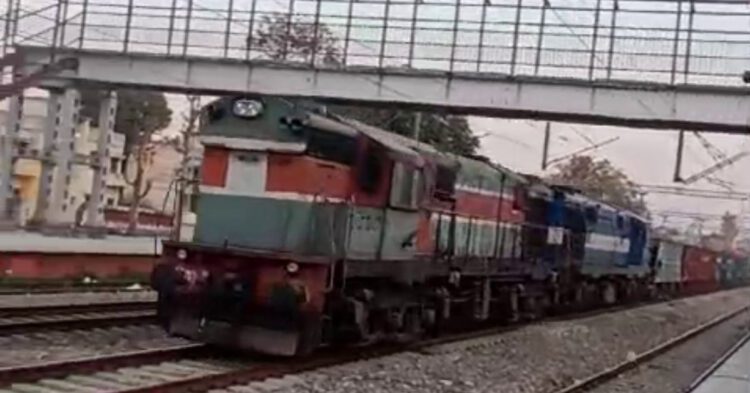 बिना ड्राइवर के रेल चलने पर रेलवे ने की कार्यवाई