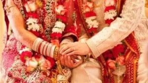 सुहाग रात के दूसरे दिन से लापता पति को पुलिस ने ट्रेन से किया बरामद