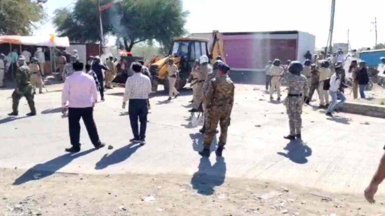 संभाजी नगर में बवाल, अवैध निर्माण खाली करने गई टीम पर पथराव; 7 पुलिसकर्मी घायल