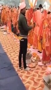 यूपी में शादी घोटाला: दो अधिकारियों सहित 15 लोग हुए अरेस्ट, फर्जी जोड़ों की सामूहिक शादी समारोह में दूल्हा-दूल्हन की तरह किया पेश