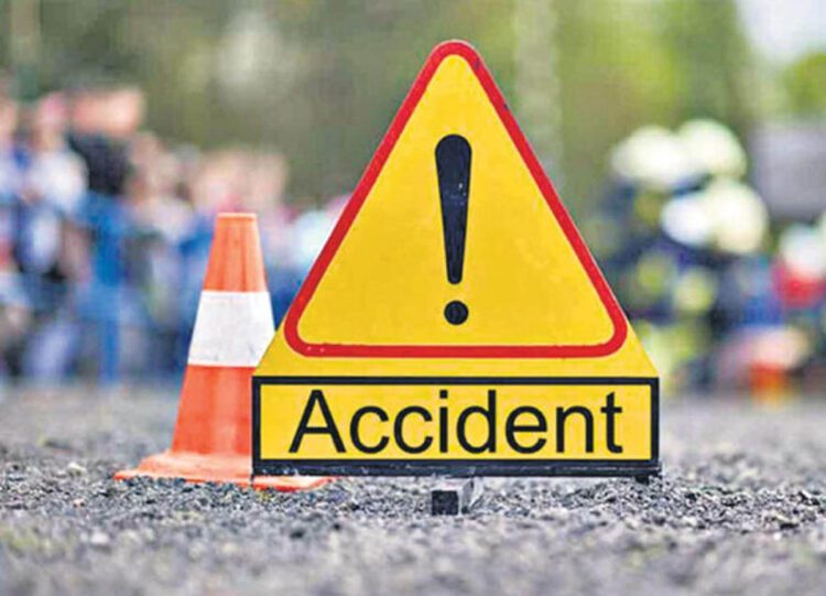 सड़क हादसे में गुजरात के दो दंपतियों सहित पांच की मौत 1 सड़क हादसे में गुजरात के दो दंपतियों सहित पांच की मौत