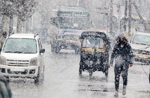 सावधान...देश के इन राज्यों में बदलने वाला है माैसम, भारी बारिश और बर्फबारी का अलर्ट जारी