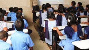 2000 रुपयों के लिए उतरवा दिए छात्रा के कपड़े, 2 दिन बाद कर लिया सुसाइड