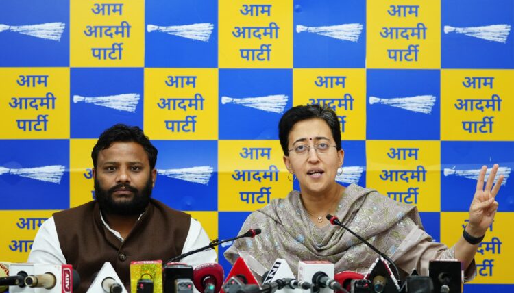 भाजपा पहले निकम्मे लोगों को टिकट देती है, पांच साल वो काम नहीं करते हैं, 1 भाजपा पहले निकम्मे लोगों को टिकट देती है, पांच साल वो काम नहीं करते हैं,