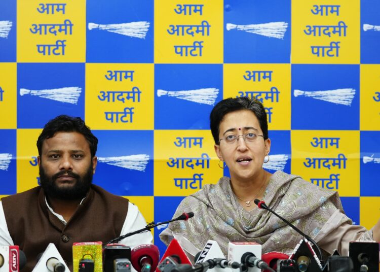 भाजपा पहले निकम्मे लोगों को टिकट देती है, पांच साल वो काम नहीं करते हैं,