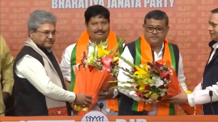 Bengal Politics: BJP में शामिल हुए TMC सांसद दिब्येंदु अधिकारी, भाजपा में वापस लौटे अर्जुन सिंह