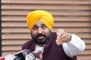केजरीवाल के परिजनों से मिले पंजाब के सीएम भगवंत मान, कहा-पूरा देश केजरीवाल के साथ’’