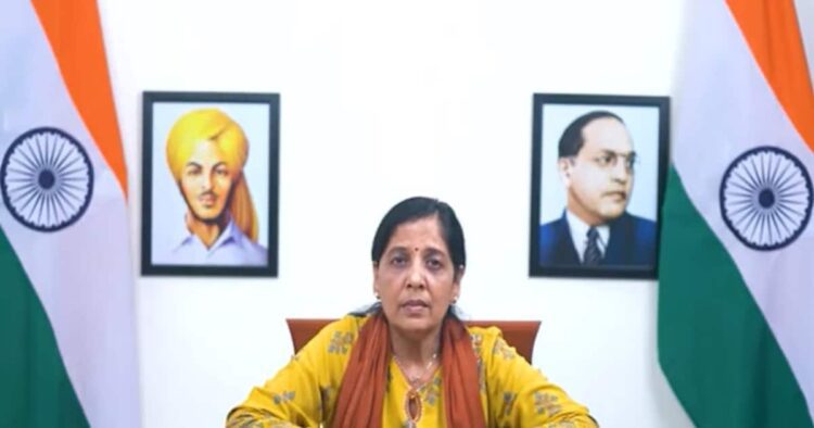 Arvind Kejriwal wife Sunita Kejriwal