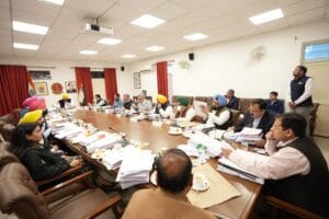 मुख्यमंत्री के नेतृत्व में मंत्रालय द्वारा दो दशक बाद निचली अदालतों के 3842 अस्थायी पदों को