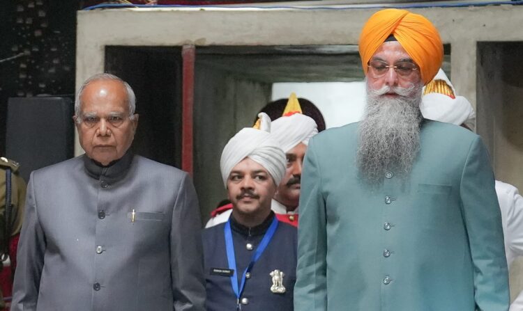 समाज के साधन संपन्न और हाशीए पर धकेले वर्गों के बीच वाला फ़र्क मिटाने के लिए पंजाब सरकार पूरी तरह वचनबद्ध : राज्यपाल 1 विकास का लाभ समाज के हरेक वर्ग तक पहुँचना यकीनी बनाने पर दिया ज़ोर