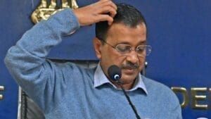 LIVE: 'गिरफ्तारी पर रोक लगे, तो ED के सामने पेश होने को तैयार', केजरीवाल की याचिका पर सुनवाई जारी