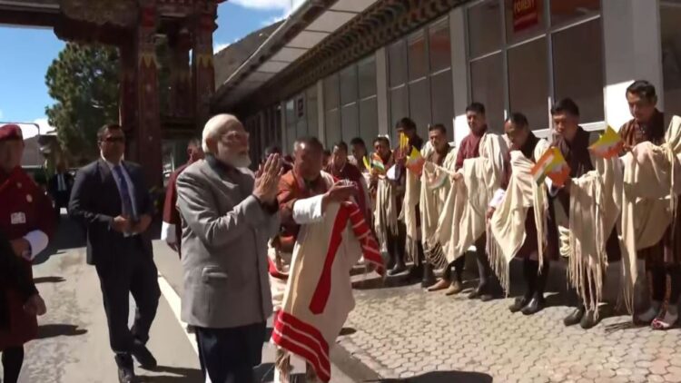 PM मोदी का भूटान में खास स्वागत, 45 किमी तक बनी ह्यूमन चैन