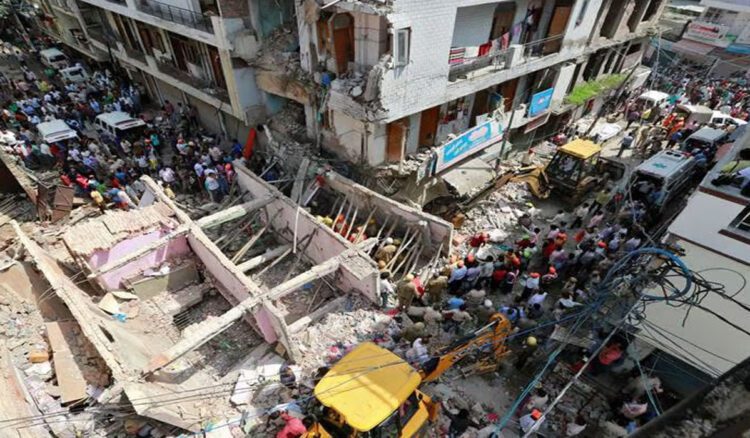 Pakistan में ढही तीन मंजिला इमारत, 9 लाेगाें की मौत, 2 घायल