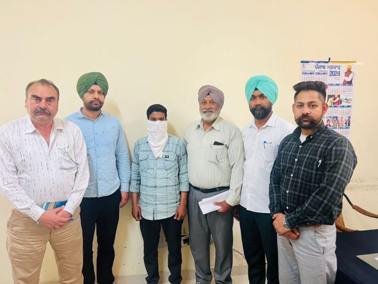 रिश्वत लेने वाला पटवारी विजीलैंस ब्यूरो द्वारा गिरफ़्तार