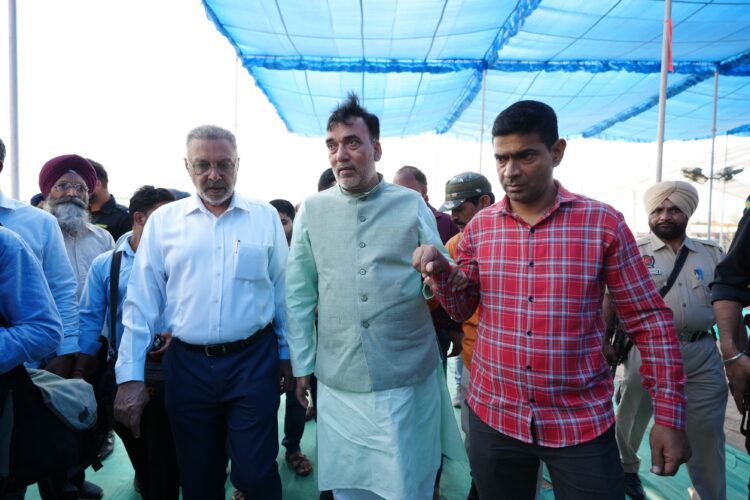 महारैली के लिए रामलीला मैदान तैयार, रविवार को तानाशाही के खिलाफ गरजेगा पूरा इंडिया