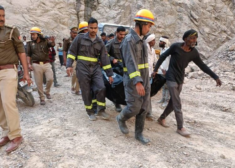 महोबा में बड़ा हादसा, अवैध खनन ब्लास्टिंग में 3 मजदूरों की मौत, कई दबे