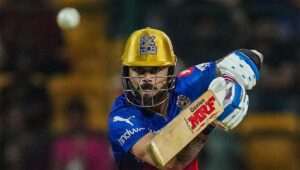 Virat और Karthik ने दमदार पारियों की बदौलत 4 विकेटों से पंजाब किंग को हराया