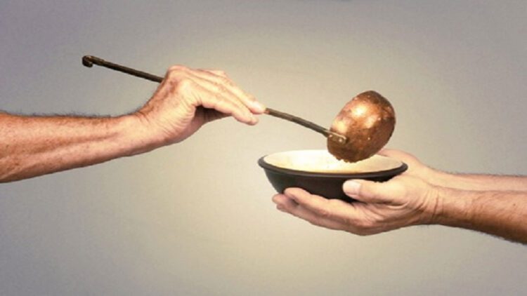 इन कुछ चीजों को भूल कर भी कभी नहीं करना चाहिए दान, हो सकता है भारी नुकसान