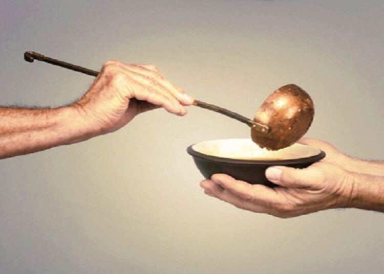 इन कुछ चीजों को भूल कर भी कभी नहीं करना चाहिए दान, हो सकता है भारी नुकसान