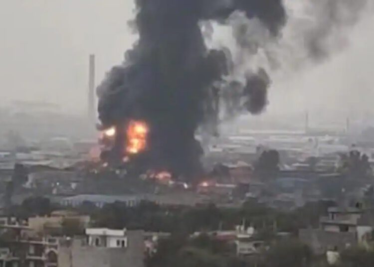 उत्तर प्रदेश: ग्रेटर नोएडा के औद्योगिक क्षेत्र में लगी आग