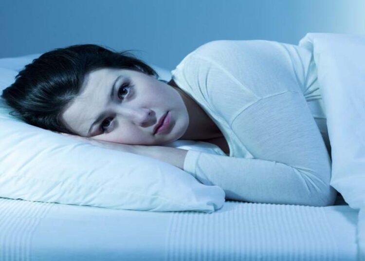 किसी गंभीर बीमारी का संकेत हो सकता है रात में नींद न आना?