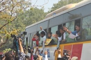 केजरीवाल की गिरफ्तारी के विरोध में सड़कों पर उतरी आम आदमी पार्टी, प्रोटेस्ट कर रहे मंत्री आतिशी, हरजोत बैंस हिरासत में