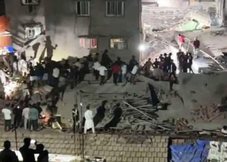 कोलकाता में निर्माणाधीन इमारत ढही, 2 लोगों की मौत