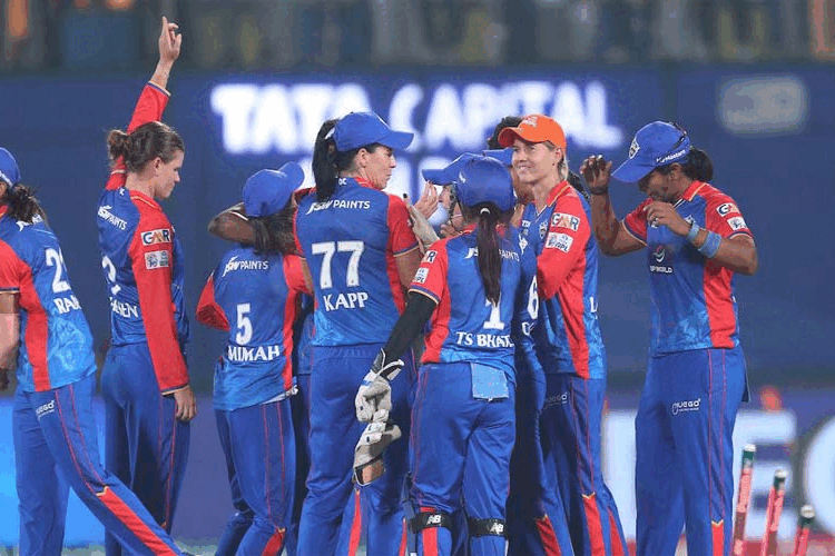 दिल्ली ने रोमांचक मुकाबले में बेंगलुरु को एक रन से हराया, जानिए कैसा रहा मैच