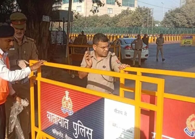 देश में होली पर हुड़दंग करने वालों पर नजर, 44 से ज्यादा प्रमुख चौराहों पर हो रही चेकिंग 1 देश में होली पर हुड़दंग करने वालों पर नजर, 44 से ज्यादा प्रमुख चौराहों पर हो रही चेकिंग - Dainik Savera Times