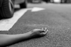 बर्थडे पार्टी कर लौटते वक्त पिकअप में घुसी बाइक, तीन छात्रों की मौत, एक घायल