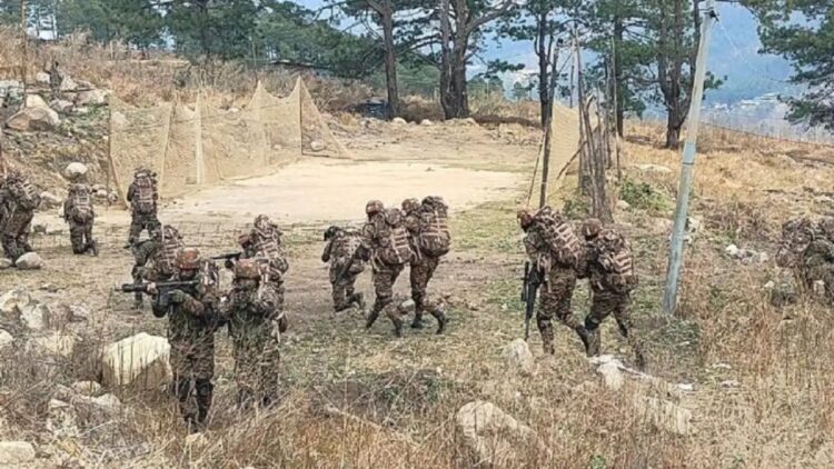 भारत-चीन की सीमा पर तैनात होगा पिनाका राकेट लांचर, ऐसे करेगा दुश्मन पर वार 1 भारत-चीन की सीमा पर तैनात होगा पिनाका राकेट लांचर, ऐसे करेगा वार