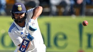 रोहित ने निकाला बैजबॉल का दम, ठोका शतक, धर्मशाला में कांपा इंग्लैंड