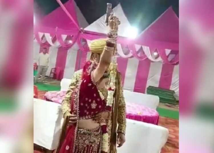 दुल्हन बनी