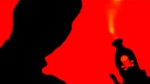 लड़की को उठाने और एसिड फेंकने आए थे बदमाश, खुद ही झुलस गए