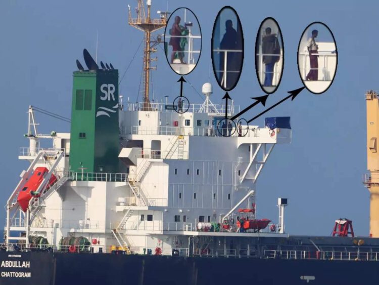 समुद्री लुटेरों ने बांग्लादेशी जहाज को बनाया निशाना तो भारतीय नौसेना का करारा जवाब 1 समुद्री लुटेरों ने बांग्लादेशी जहाज को बनाया निशाना तो भारतीय नौसेना का करारा जवाब - indian navy responds to piracy attack warship deployed for mv abdullah bangladeshi flagged vessel