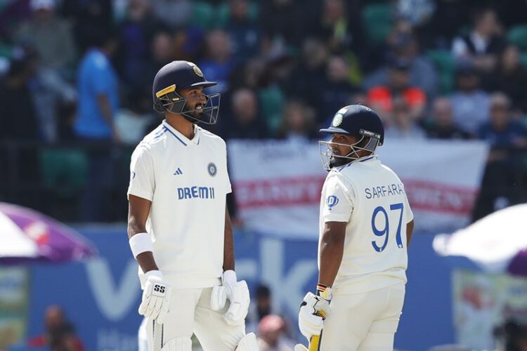 सरफराज और जुरेल को मिली खुशखबरी, BCCI के केंद्रीय अनुबंध में हुए शामिल 1 सरफराज और जुरेल को मिली खुशखबरी, BCCI के केंद्रीय अनुबंध में हुए शामिल