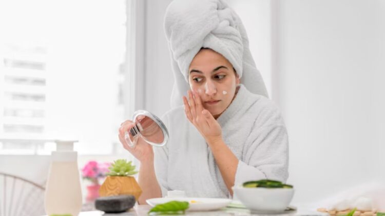 30 की उम्र के बाद अपना लें ये स्किन केयर रूटीन