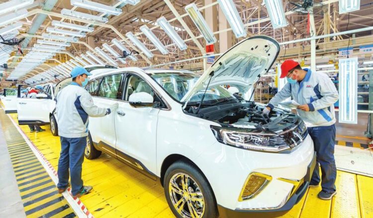 स्वच्छ ऊर्जा में चीन की “अतिक्षमता” एक छद्म प्रस्ताव है: ब्लूमबर्ग