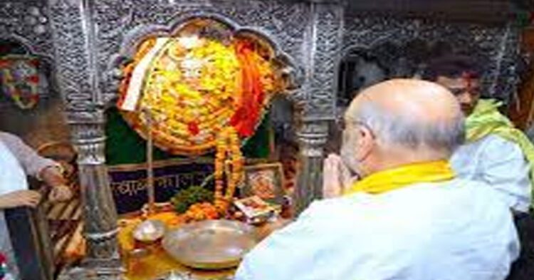 गृहमंत्री अमित शाह ने बनारस में किए काल भैरव के दर्शन