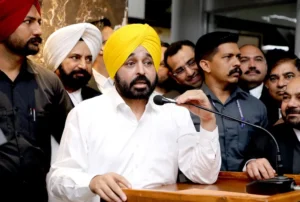 शीशे की दीवार आतंकी जैसा व्यवहार... केजरीवाल से मिलकर छलका भगवंत मान का दर्द