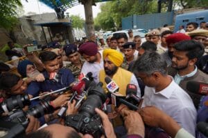 जेल में केजरीवाल से मिल भावुक हुए भगवंत मान
