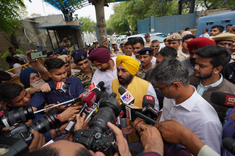 जेल में केजरीवाल से मिल भावुक हुए भगवंत मान